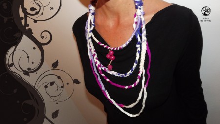 commissione utlimata :) -clara- collana con lana misto acrilico bianca, fuxia e viola con ciondolo albero della vita